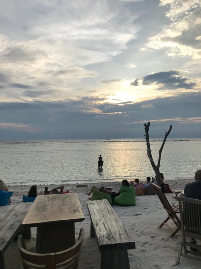 The Exile Sunset Bar & Bungalow Gili Trawangan Eksteriør billede