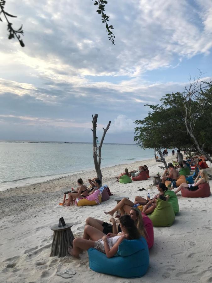 The Exile Sunset Bar & Bungalow Gili Trawangan Eksteriør billede