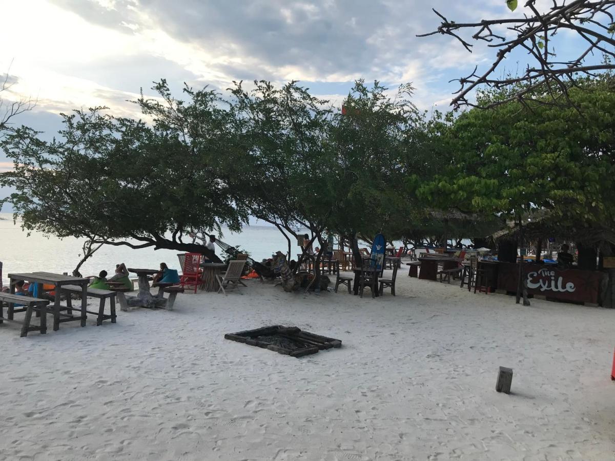 The Exile Sunset Bar & Bungalow Gili Trawangan Eksteriør billede