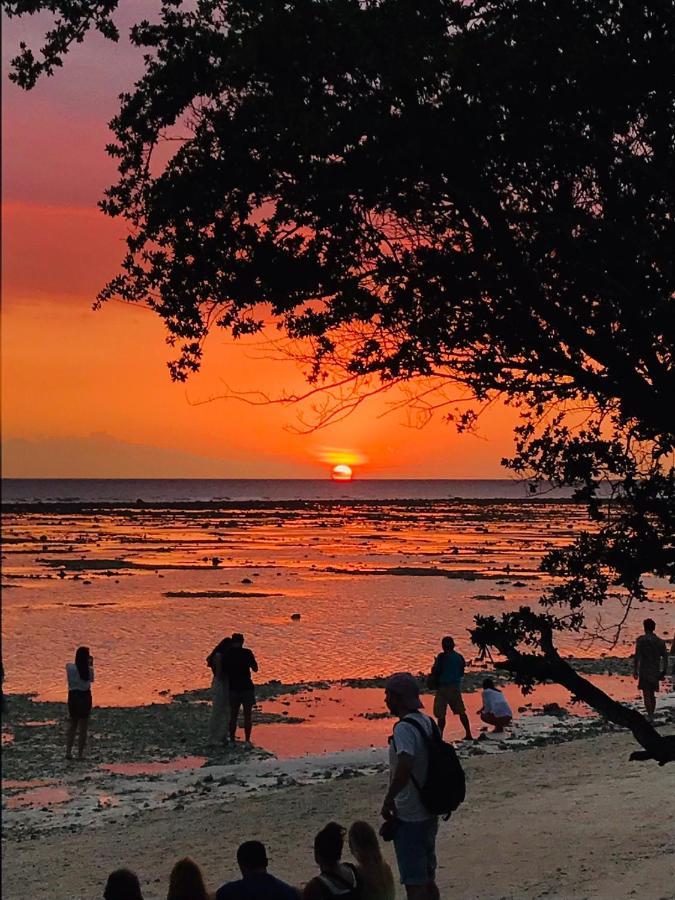 The Exile Sunset Bar & Bungalow Gili Trawangan Eksteriør billede