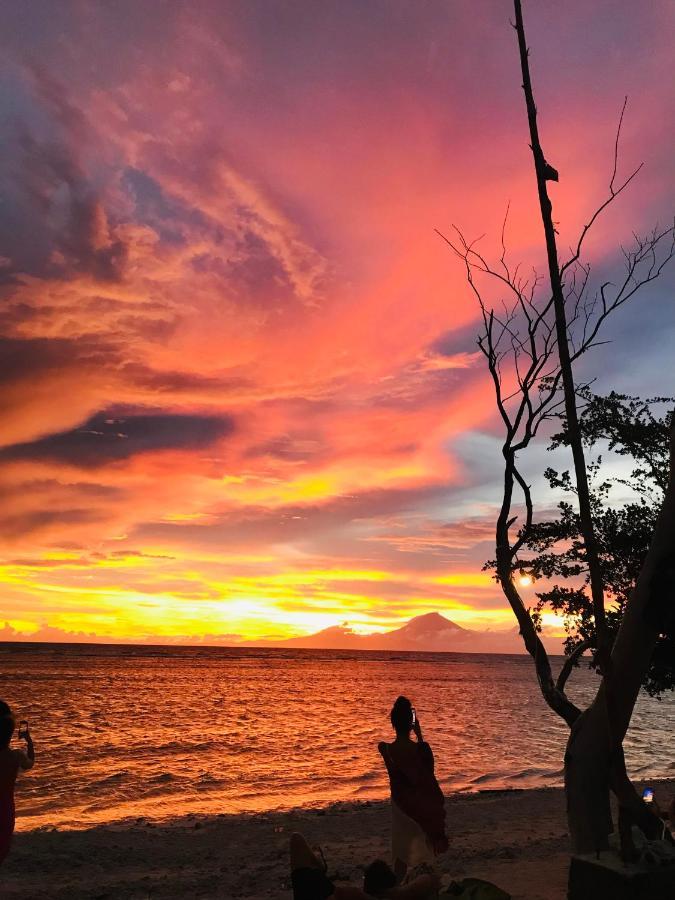 The Exile Sunset Bar & Bungalow Gili Trawangan Eksteriør billede