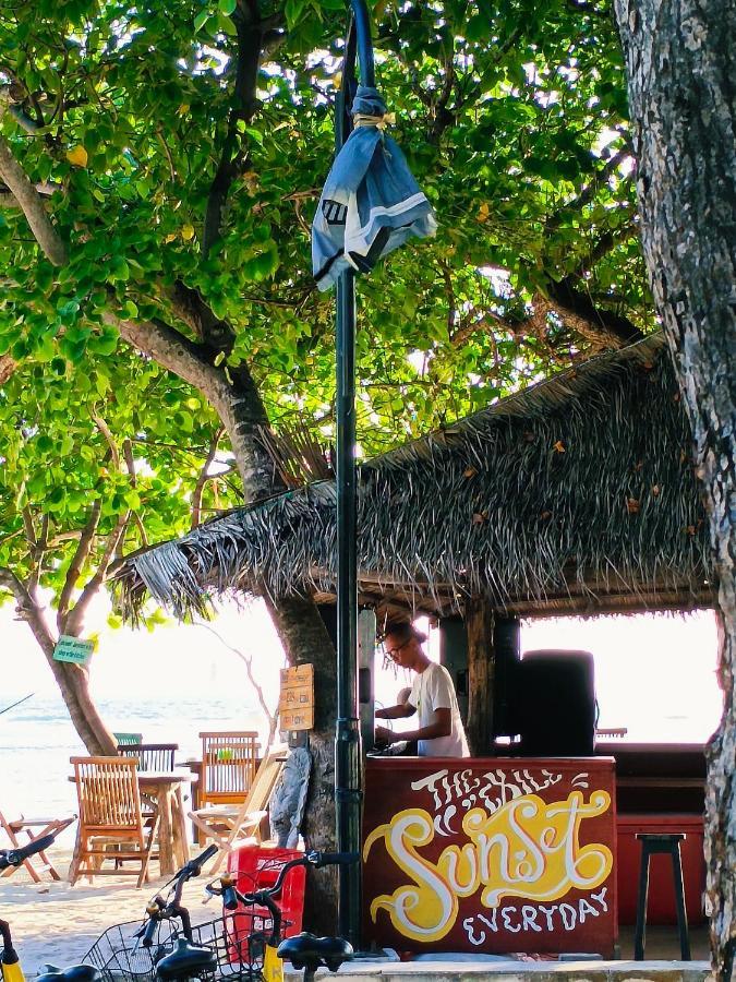 The Exile Sunset Bar & Bungalow Gili Trawangan Eksteriør billede